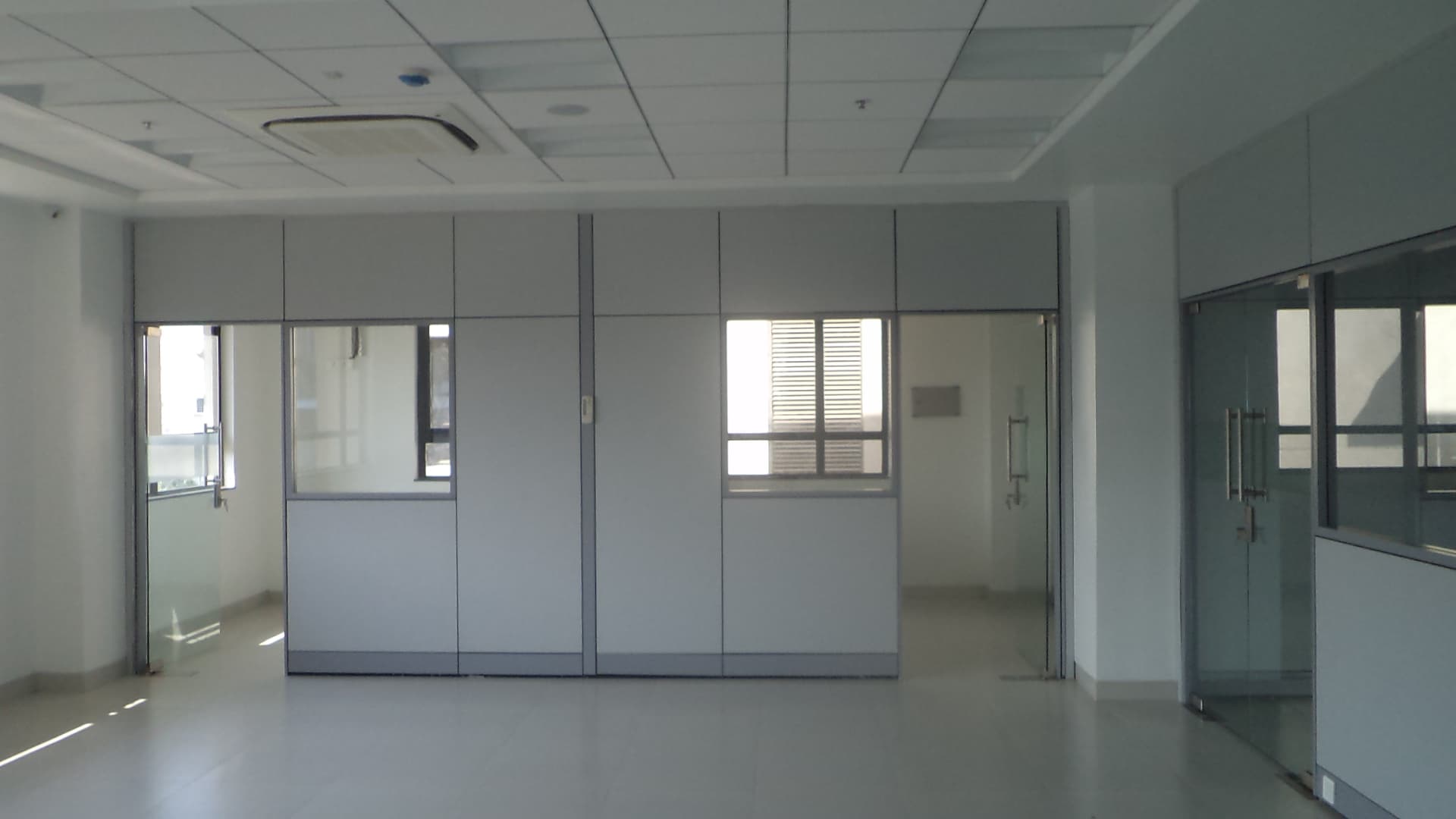 Modular Full Height Partitions